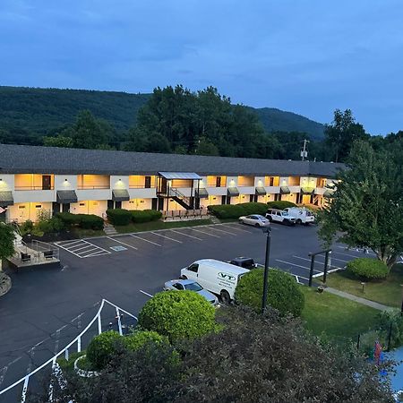 The Black Mountain Inn Brattleboro Eksteriør billede