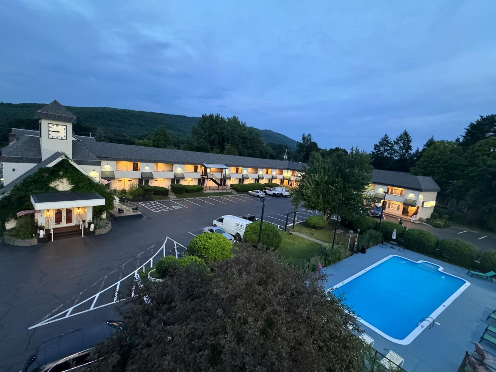 The Black Mountain Inn Brattleboro Eksteriør billede